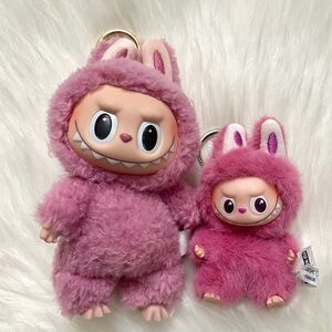 Pop Mart Labubu Bundle - Lychee Berry & Pin for Love “Q”